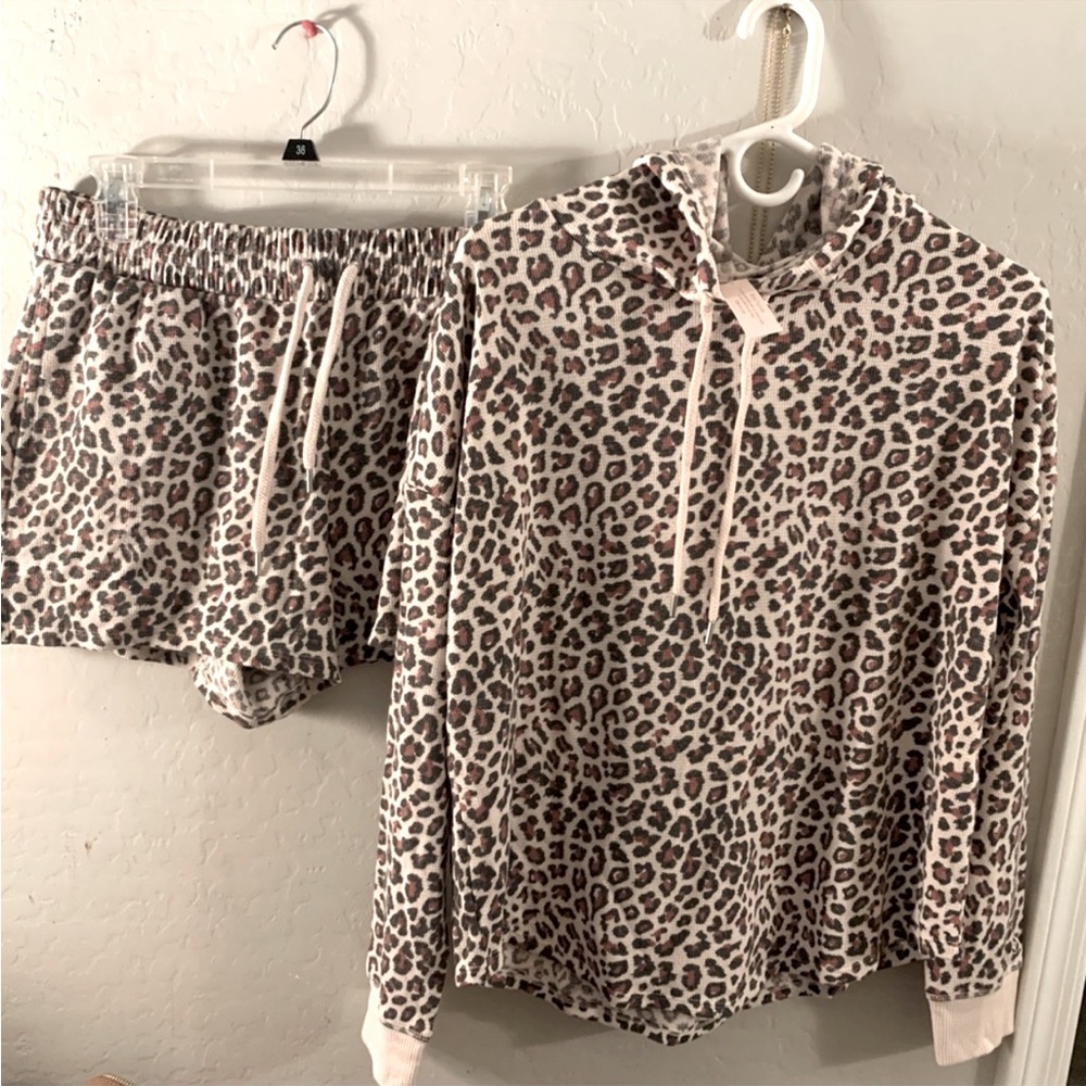 Victoria secret matching cheetah print hoodie & shorts set -M /new